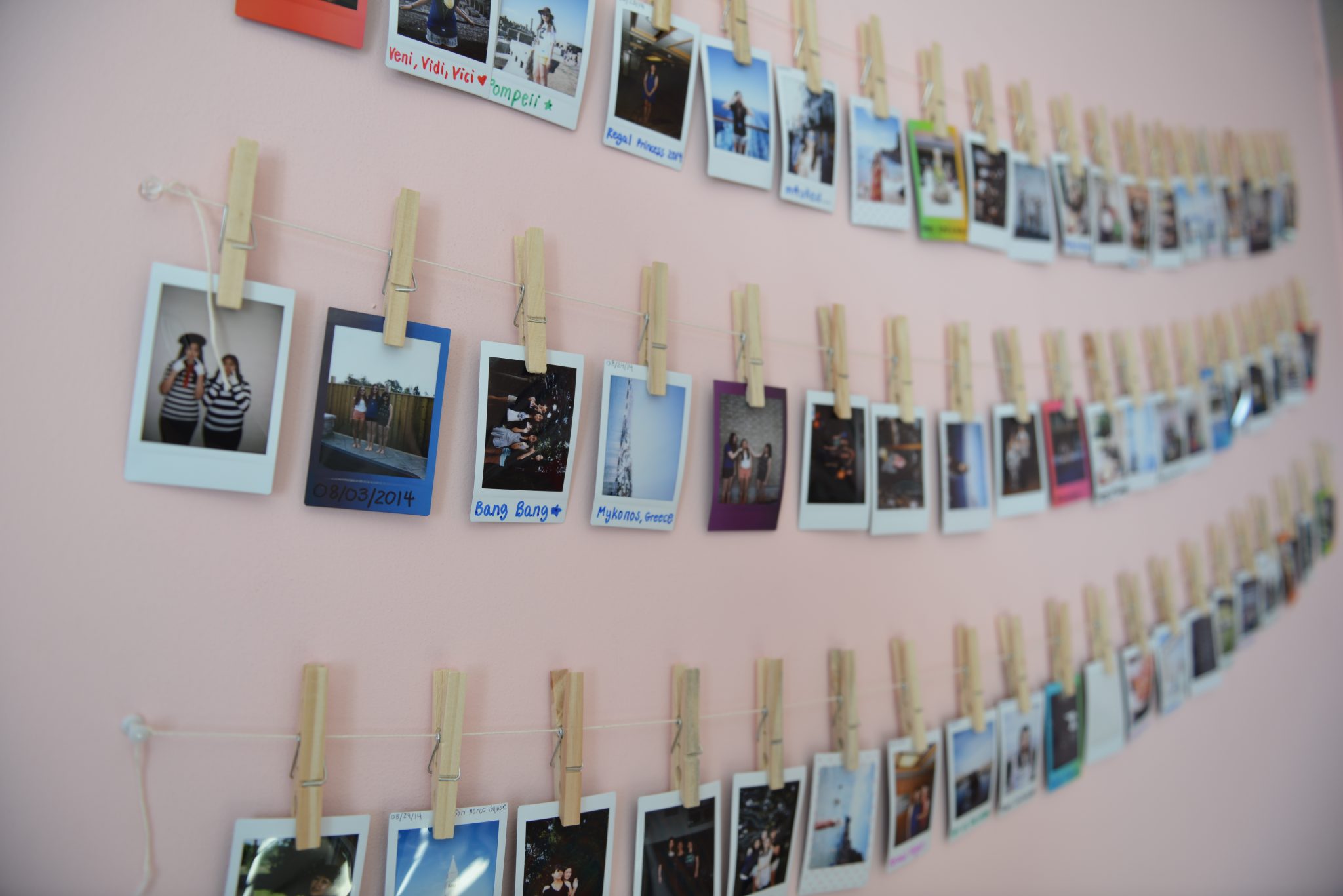 Check Out These Ways to Decorate a Bedroom with Polaroid Photos