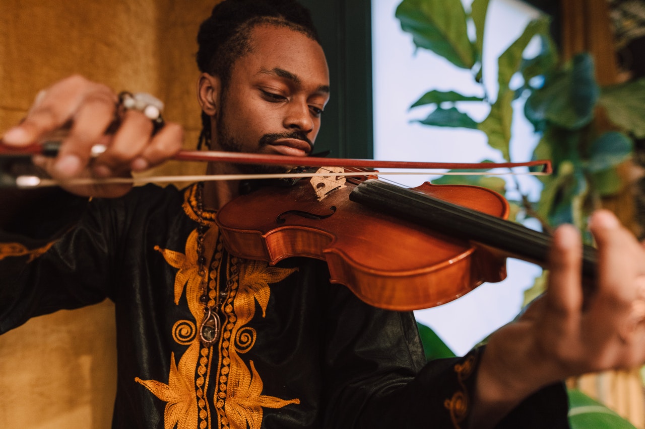 Learn How to Be a Violinist with This Mobile App