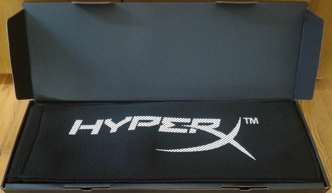 Hyperx Alloy FPS inside there is a carrying pouch